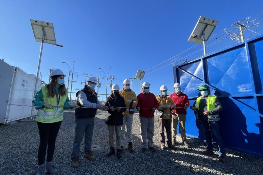 Autoridades inauguran sistema de respaldo en beneficio de vecinos de Isla Lemuy