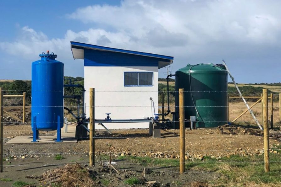 Gobierno asigna recursos para abastecer de agua potable a familias de Queilen