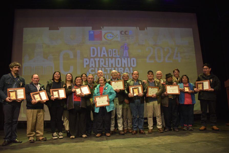 Reconocen a cultores de Chiloé con motivo del día de los patrimonios