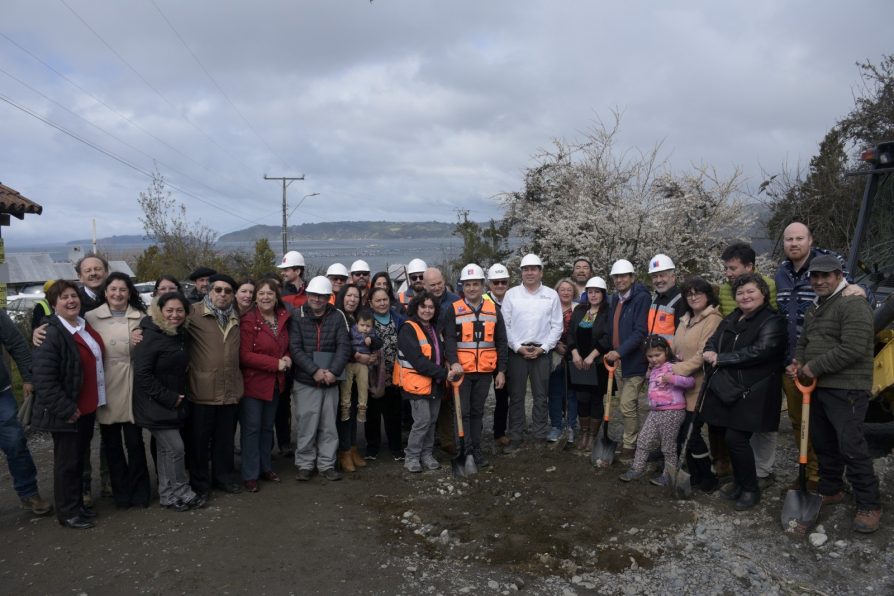 Realizan primera piedra de obras del camino Quiquel-Las Quemas
