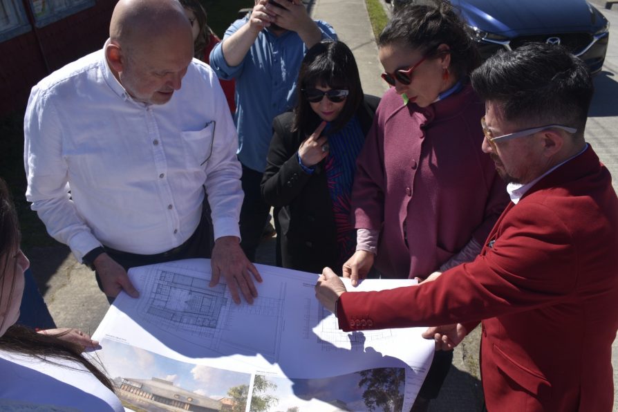 Autoridades recorren obras de cultura en Puqueldón