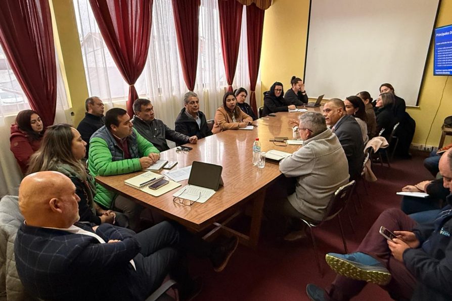 Autoridades de Chiloé impulsan trabajo interinstitucional para fortalecer la convivencia escolar