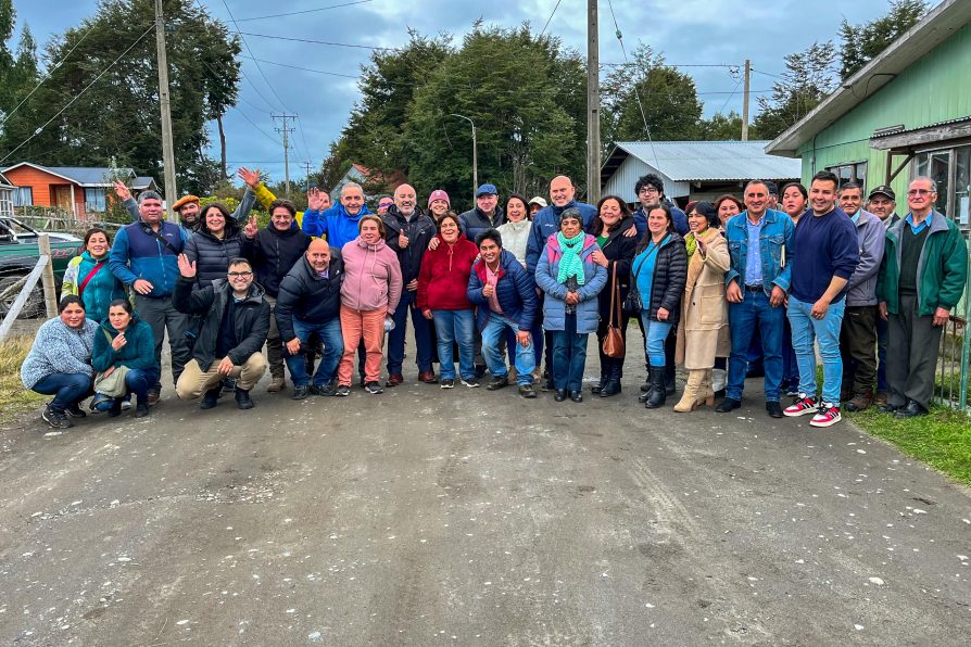 Gobierno avanza en conectividad para islas del sur de Chiloé: autoridades informan a comunidades de Puqueldón y Chelín sobre nuevos proyectos de transporte