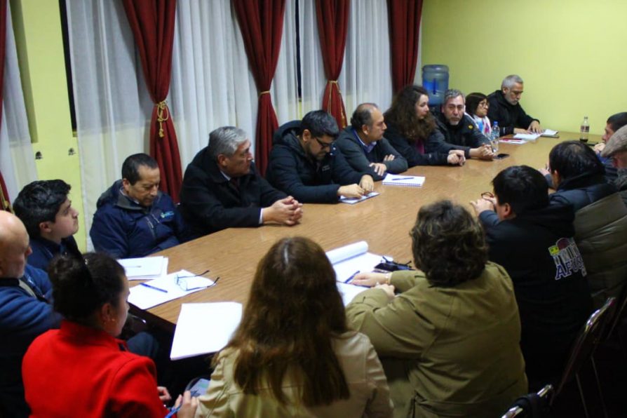 Autoridades, gremios y dirigentes se reúnen para abordar problemáticas de la salud en Chiloé