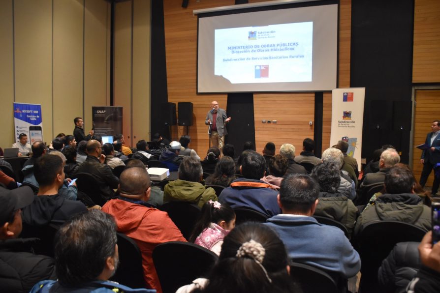Feria de Proveedores de Servicios Sanitarios Rurales reunió a autoridades y dirigentes en Castro